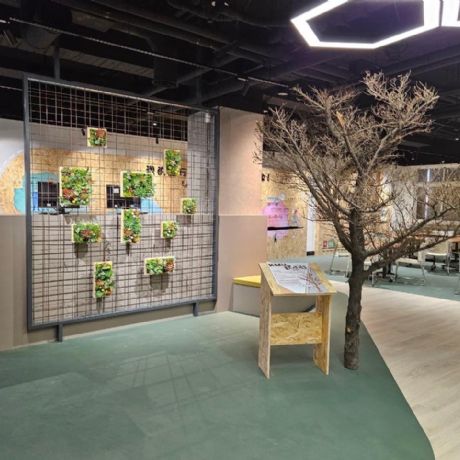 高雄醫學大樓永續室｜校園展示牆與開放討論區